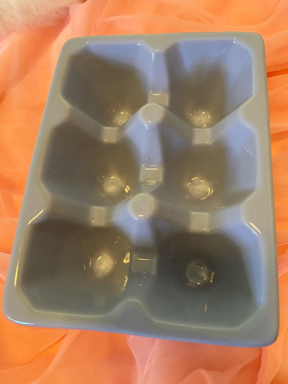 GLOSSY CERAMIC 6-CUP EGG TRAY IN LAVENDER BLUE